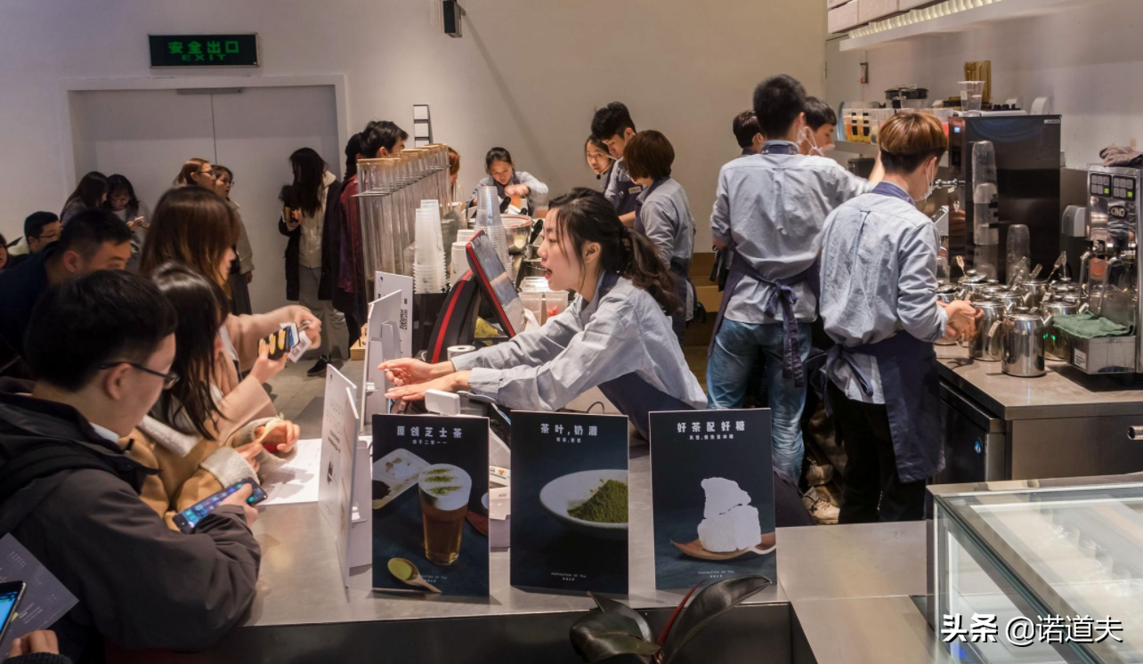 开奶茶店一定少不了这款自动封口机，这样的设备你一定没见过